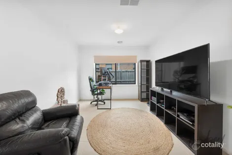 Property photo of 10 Median Grange Donnybrook VIC 3064