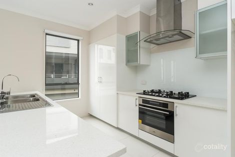 Property photo of 11/10 Mickleham Drive Cranbourne North VIC 3977