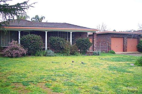 63 Balmoral Cres, Lake Albert, NSW 2650