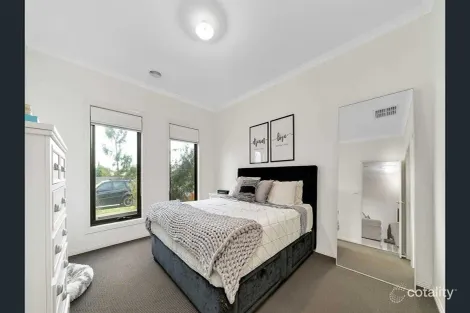 Property photo of 34 Mantello Drive Werribee VIC 3030