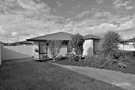 Property photo of 6 Sequin Close Meadow Springs WA 6210