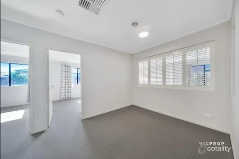 Property photo of 3 Solitude Crescent Point Cook VIC 3030