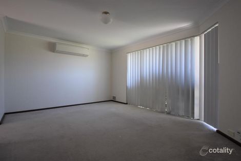 Property photo of 4 Cocos Court Warnbro WA 6169