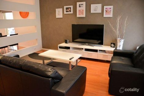 Property photo of 8 Larkwood Lane Craigieburn VIC 3064