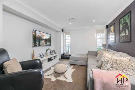 Property photo of 4 Jardine Close Gledswood Hills NSW 2557