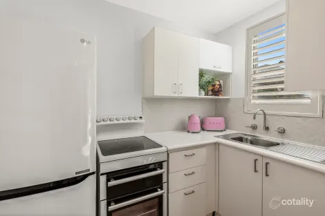 Property photo of 9/5 Wheeler Parade Dee Why NSW 2099