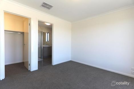 Property photo of 52 Bridgewater Parkway Wallan VIC 3756