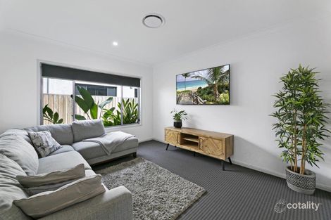 Property photo of 6 Jade Way Helensvale QLD 4212