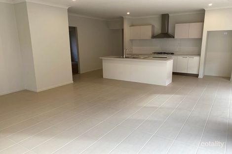Property photo of 8 Cultivation Circuit Clyde VIC 3978