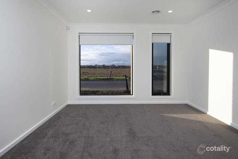 Property photo of 8 Odeon Avenue Clyde North VIC 3978