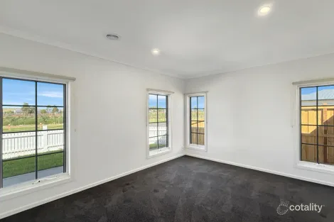 Property photo of 26 Moolort Crescent Eynesbury VIC 3338