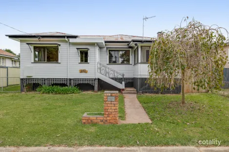 253 West St, Harristown, QLD 4350