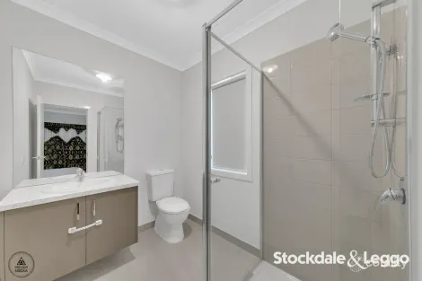 Property photo of 68 Toolern Waters Drive Weir Views VIC 3338