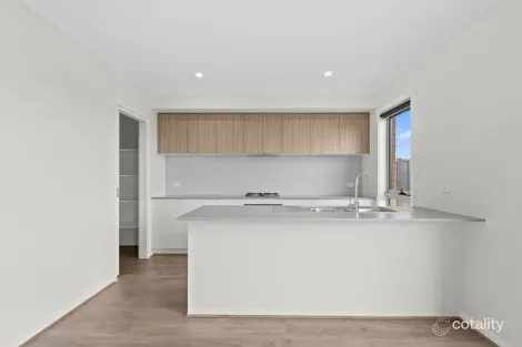 Property photo of 43 Tuff Street Werribee VIC 3030