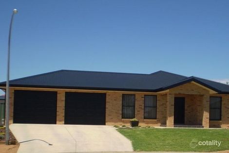 Property photo of 7 Protea Place Forest Hill NSW 2651