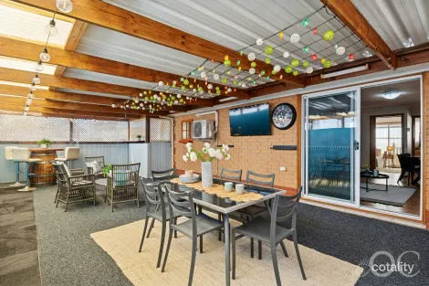 Property photo of 9 St Albans Road Woodcroft SA 5162