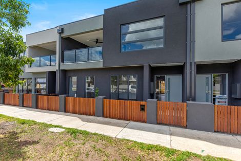 39 Station St, Pakenham, VIC 3810