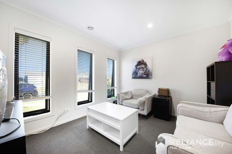 Property photo of 8 Gateau Drive Werribee VIC 3030