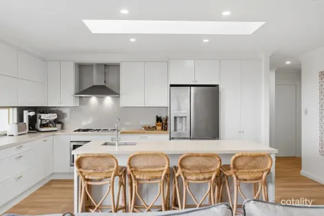 44 Benwerrin Rd, Wamberal, NSW 2260