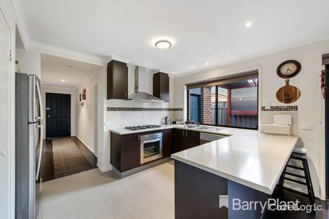 Property photo of 10 Bellfield Court Manor Lakes VIC 3024