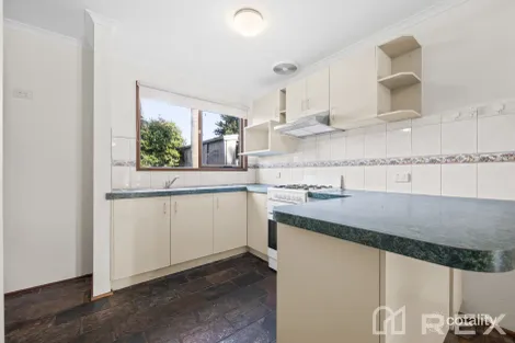 Property photo of 6 Bates Street Cranbourne West VIC 3977
