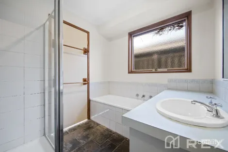 Property photo of 6 Bates Street Cranbourne West VIC 3977