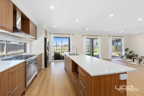 Property photo of 22 Almendra Avenue Burnside VIC 3023