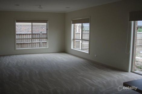 Property photo of 10 Floreat Grove Craigieburn VIC 3064