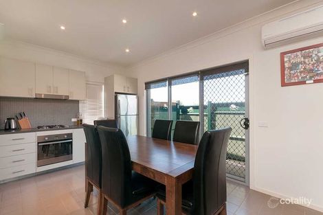 Property photo of 2 Hawthorn Lane Craigieburn VIC 3064