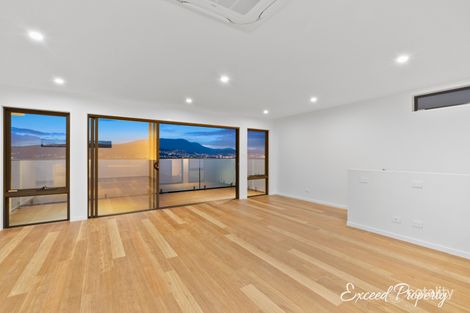 Property photo of 2/4 Ardilletta Road Tranmere TAS 7018