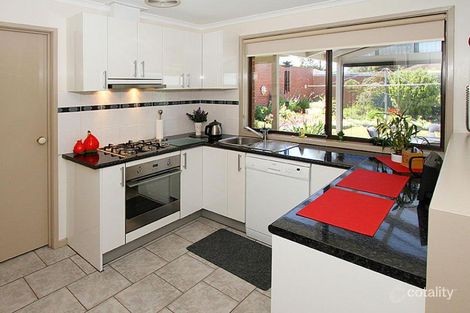 Property photo of 10 Kingston Town Crescent Mill Park VIC 3082