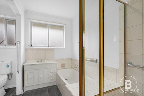 Property photo of 63 Wattle Avenue Wendouree VIC 3355