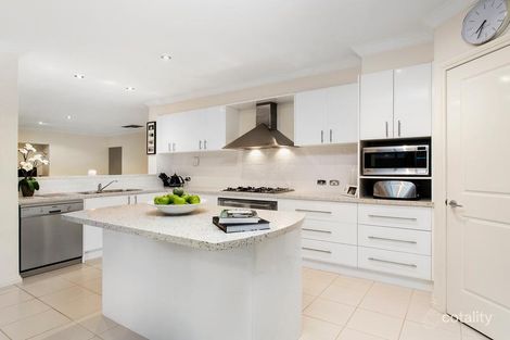 Property photo of 5 Champagne Grove Narre Warren South VIC 3805
