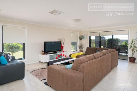 Property photo of 21 Willang Crescent Glenfield Park NSW 2650
