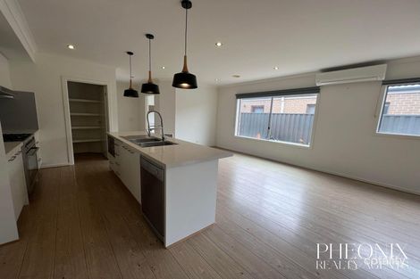 Property photo of 32 Canunda Way Tarneit VIC 3029