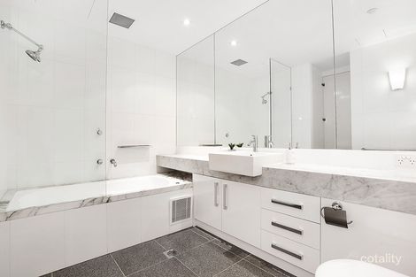 Property photo of 11/2A Tiuna Grove Elwood VIC 3184
