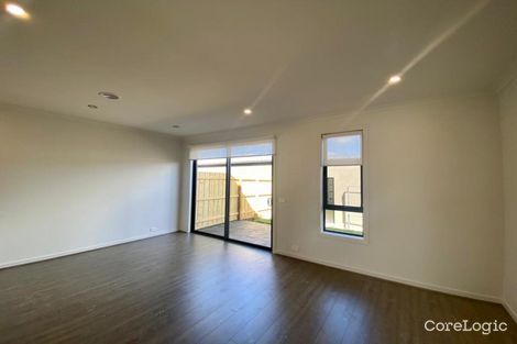 Property photo of 9 Damrosch Walk Point Cook VIC 3030