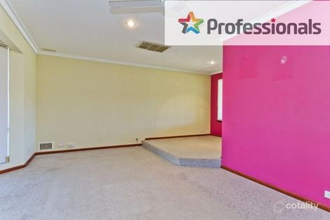 Property photo of 9 Heron Court Camillo WA 6111