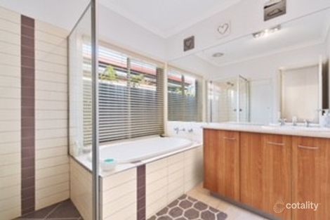 Property photo of 19 Diamond Parade Skye VIC 3977