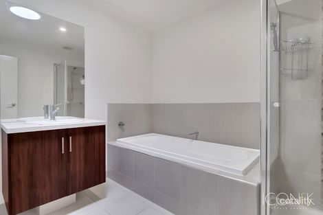 Property photo of 16 Grenville Walk Lalor VIC 3075