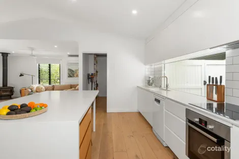 Property photo of 18 Corkwood Crescent Suffolk Park NSW 2481