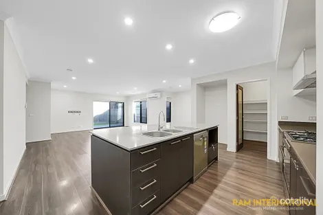 Property photo of 12 Yaleri Rise Werribee VIC 3030