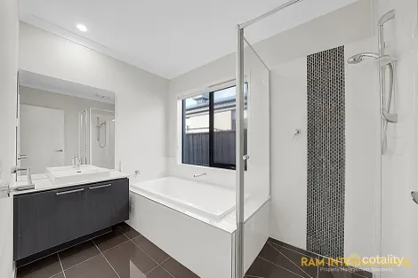 Property photo of 12 Yaleri Rise Werribee VIC 3030