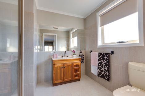Property photo of 3 Power Place Taylors Lakes VIC 3038
