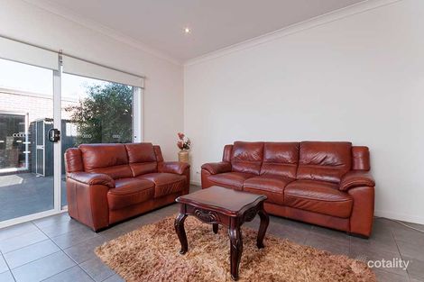 Property photo of 7 Aura Way Craigieburn VIC 3064