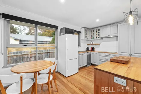 Property photo of 73 Dryden Concourse Mooroolbark VIC 3138
