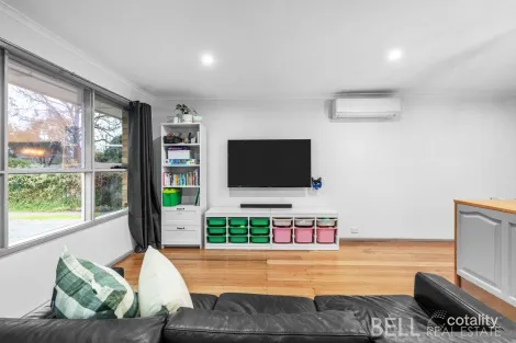 Property photo of 73 Dryden Concourse Mooroolbark VIC 3138