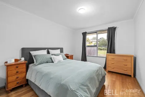 Property photo of 73 Dryden Concourse Mooroolbark VIC 3138
