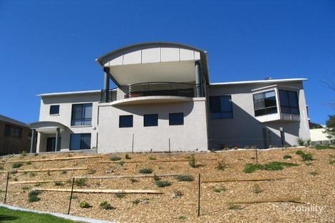 77 William James Dr, Cordeaux Heights, NSW 2526