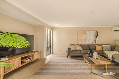 Property photo of 34 Aquaviva Circle Viveash WA 6056